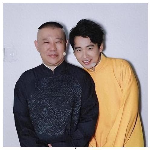 娱乐吃瓜博主,吃瓜博主带你探秘明星幕后故事