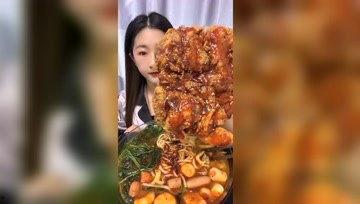 娱乐吃瓜酱千层雪